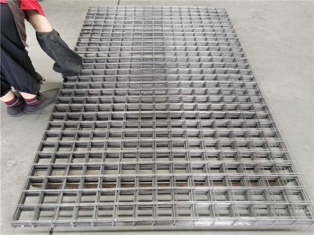 新疆钢丝网片在水泥中可起到热胀冷缩作用加强水泥的拉伸力